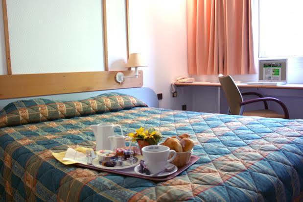 Les Colonnes Strasbourg Zenith Hotel Eckbolsheim Buitenkant foto
